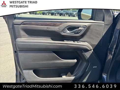 Used 2023 Chevrolet Suburban LT RWD image 8