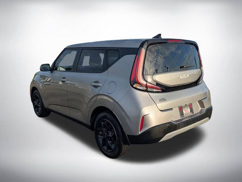 Used 2023 Kia Soul LX w/ Option Group 015 FWD image 5