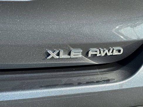 Certified 2023 Toyota Highlander XLE image 40