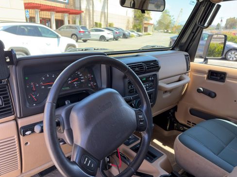 Used 2002 Jeep Wrangler Sahara AWD/4WD image 12