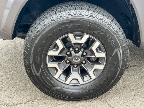 Used 2018 Toyota Tacoma SR5 RWD image 10