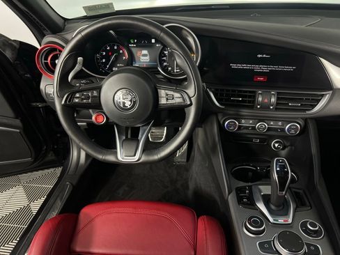 Used 2023 Alfa Romeo Giulia Veloce image 12