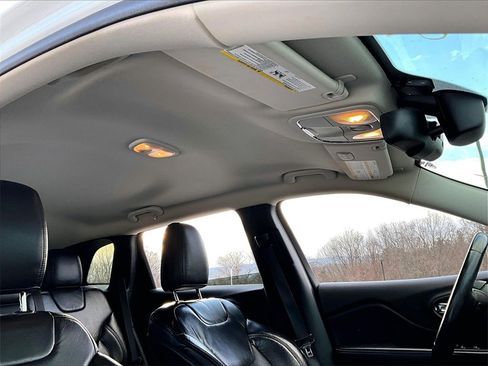 Used 2014 Jeep Cherokee Latitude w/ Comfort/Convenience Group image 19