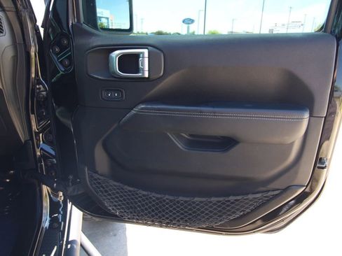 Used 2019 Jeep Wrangler Unlimited Sahara w/ Dual Top Group AWD/4WD image 42