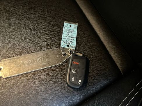 Used 2025 Jeep Compass Limited image 81