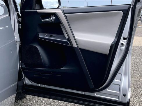 Used 2018 Toyota RAV4 XLE image 22