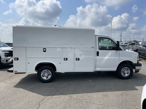 New 2025 Chevrolet Express 3500 w/ Power Convenience Package image 5