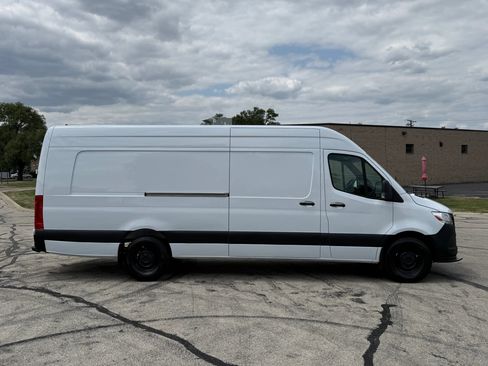 Used 2021 Mercedes-Benz Sprinter 2500 image 7