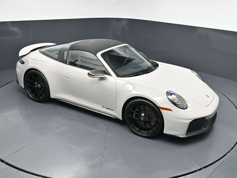 Certified 2026 Porsche 911 Targa 4 GTS AWD/4WD image 19