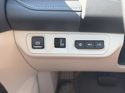 Used 2020 GMC Acadia Denali w/ Technology Package FWD image 20