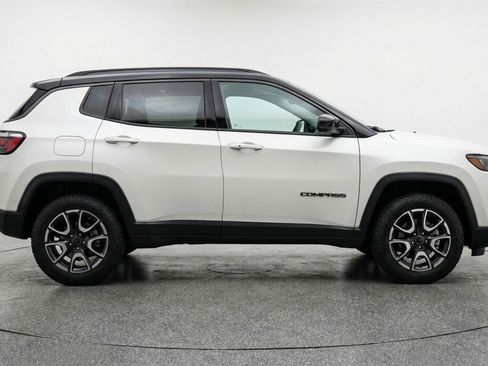 Used 2025 Jeep Compass Trailhawk image 11