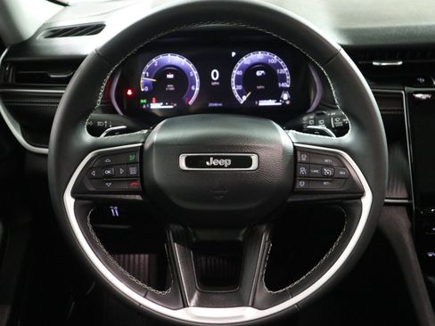 Used 2023 Jeep Grand Cherokee Laredo RWD image 17
