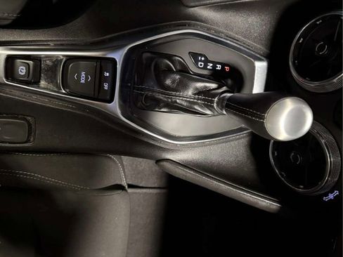 Used 2021 Chevrolet Camaro LT w/ Technology Package image 27