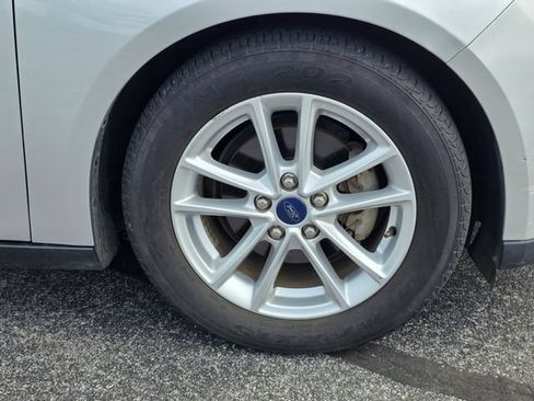 Used 2015 Ford Focus SE FWD image 16
