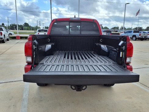 Used 2020 Toyota Tacoma SR AWD/4WD image 8