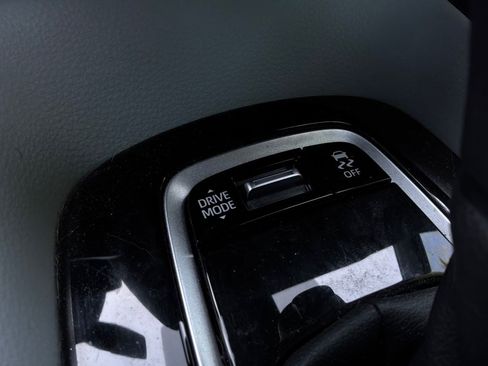 Used 2025 Toyota Corolla SE FWD image 23