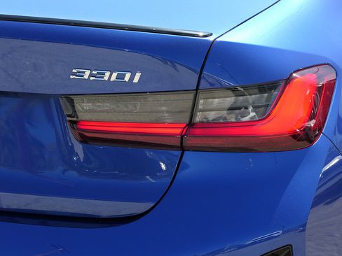 Used 2023 BMW 330i Sedan w/ M Sport Package RWD image 4