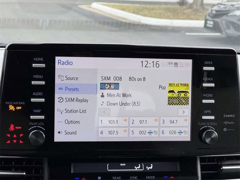 Used 2024 Toyota Sienna LE image 3