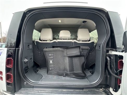 Used 2023 Land Rover Defender 130 First Edition image 41