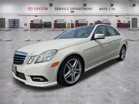 Used 2011 Mercedes-Benz E 350 4MATIC Sedan image 4