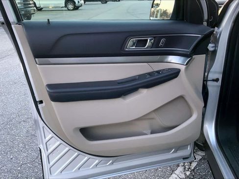 Used 2018 Ford Explorer XLT w/ Equipment Group 202A image 21