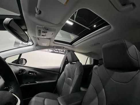 Used 2017 Toyota Prius Four image 28