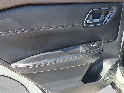 Used 2021 Nissan Rogue Platinum image 19