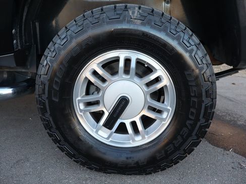 Used 2006 HUMMER H3 w/ Chrome Appearance Package image 40