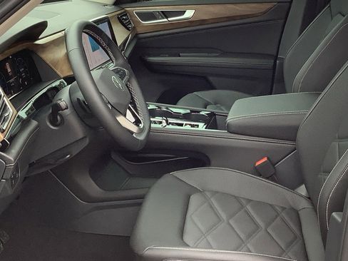 New 2025 Volkswagen Atlas SE FWD image 22