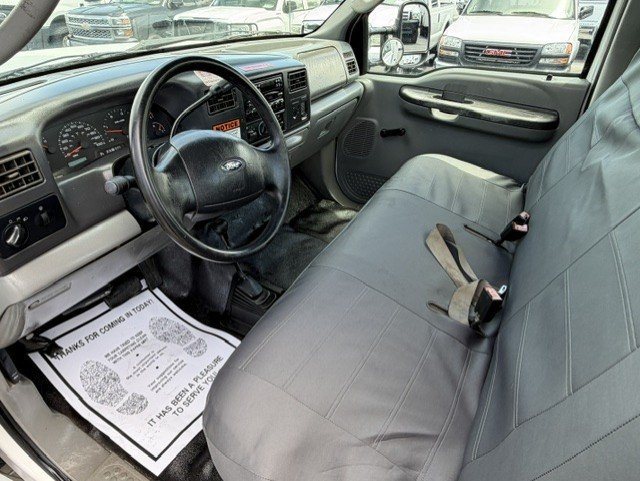 Used 2004 Ford F550 4x4 Regular Cab Super Duty image 3