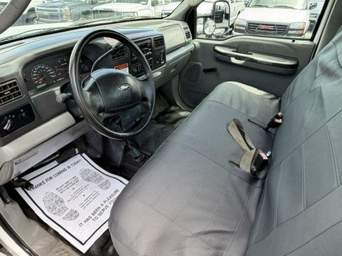 Used 2004 Ford F550 4x4 Regular Cab Super Duty image 3