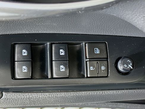 Used 2019 Toyota Camry SE image 14