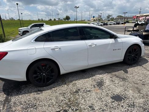 Used 2018 Chevrolet Malibu LT w/ Leather Package FWD image 16