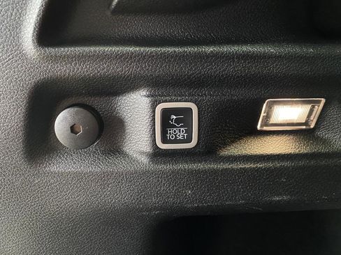 Used 2021 Jeep Grand Cherokee L Laredo image 21