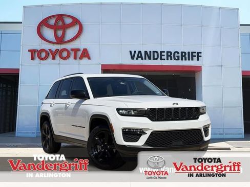 Used 2023 Jeep Grand Cherokee Limited w/ Black Appearance Package AWD/4WD image 1