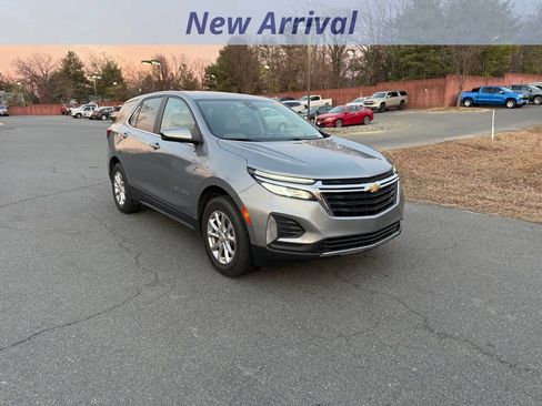 Used 2023 Chevrolet Equinox LT image 2