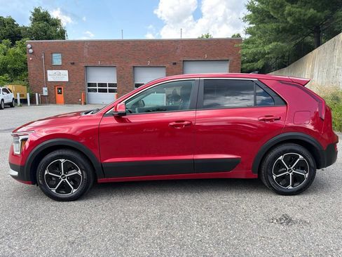 Certified 2024 Kia Niro LX FWD image 3