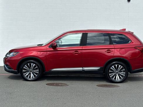 Used 2019 Mitsubishi Outlander SE FWD image 2