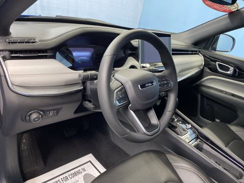 Certified 2024 Jeep Compass Limited image 10