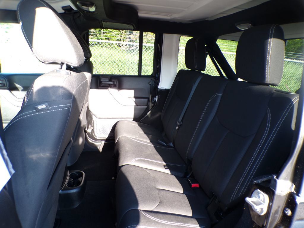 Used 2017 Jeep Wrangler Unlimited Sahara AWD/4WD image 18