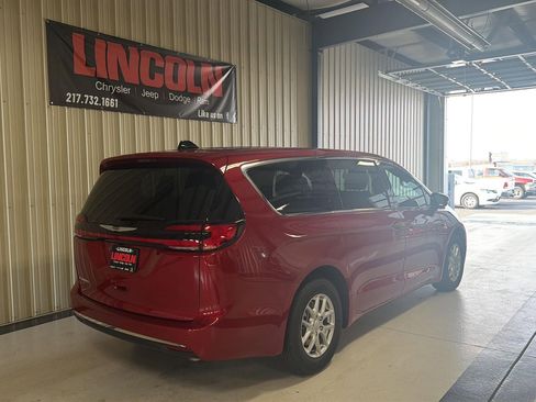 New 2026 Chrysler Pacifica Select image 33