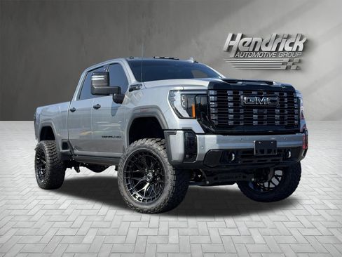 Used 2025 GMC Sierra 2500 Denali Ultimate AWD/4WD image 2