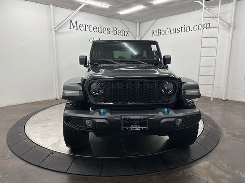 Used 2024 Jeep Wrangler Unlimited image 2