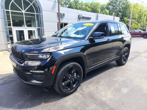 Certified 2024 Jeep Grand Cherokee Limited w/ Black Appearance Package AWD/4WD image 2