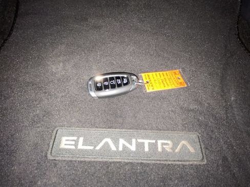 Used 2023 Hyundai Elantra SEL FWD image 27