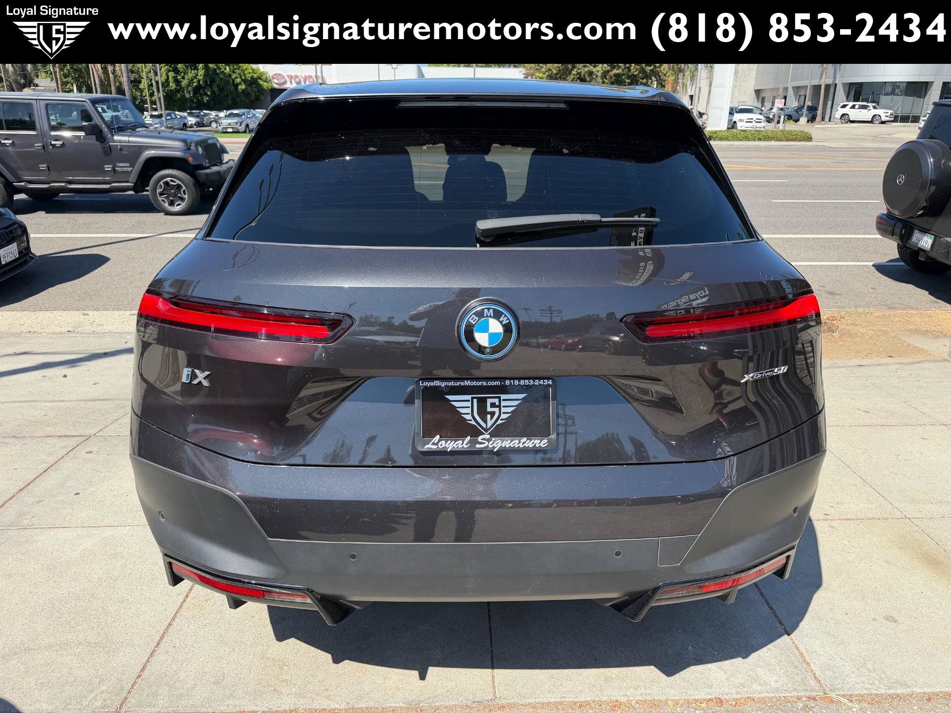 Used 2024 BMW iX xDrive50 w/ Premium Package AWD/4WD image 6