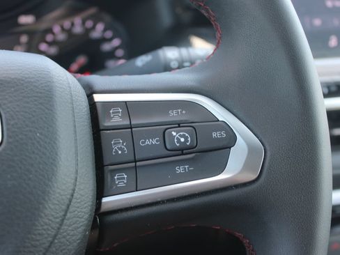 Used 2025 Jeep Compass Trailhawk AWD/4WD image 35