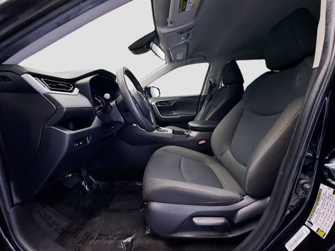 Used 2023 Toyota RAV4 LE image 13