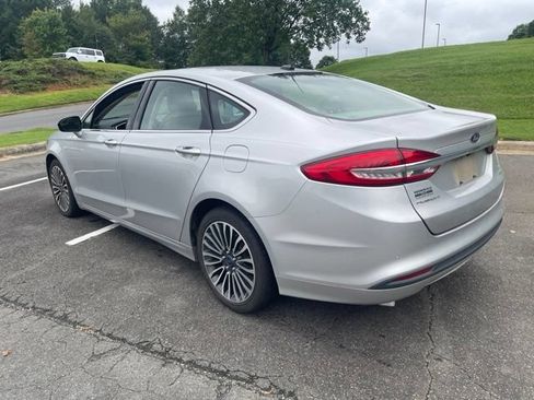 Used 2017 Ford Fusion SE w/ Fusion SE Technology Package FWD image 3