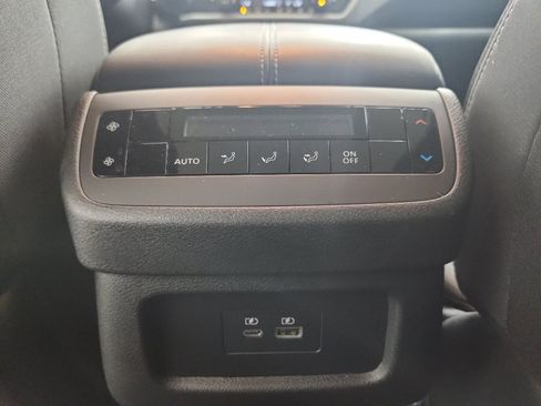 Used 2024 Nissan Pathfinder SV image 29